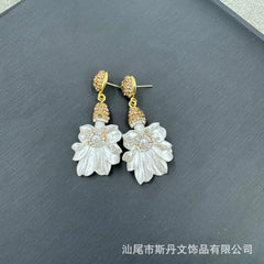 New shell powder embossed jewelry set inlaid with baroque pearls exquisite four-piece set medieval jewelry wholesale