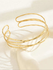 Una pulsera multicapa moderna y elegante para mujer con aleación galvanizada, adecuada para uso diario, fiestas, vacaciones y otras ocasiones.