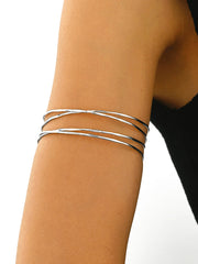 Una pulsera multicapa moderna y elegante para mujer con aleación galvanizada, adecuada para uso diario, fiestas, vacaciones y otras ocasiones. 