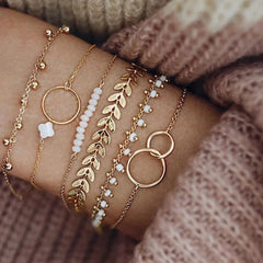 Moderno juego de 6 pulseras apilables con diseño geométrico y borlas ajustables: perfecto para el día a día y ocasiones especiales.
