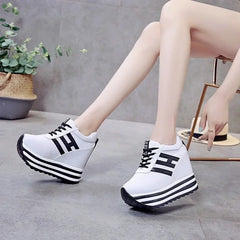 Zapatillas deportivas transpirables para mujer, calzado deportivo para exteriores, de malla, informales, con cordones rosas, moda 2025 