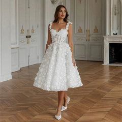 Elegante vestido blanco corto de fiesta de boda para mujer, vestido de fiesta con corsé hasta la rodilla, vestido de noche con apliques de flores y tirantes finos. 